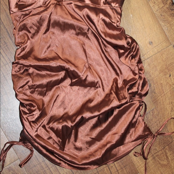 satin drawstring crisscross back dress - Picture 5 of 8